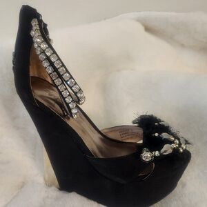 Size 6 Zigi soho wedge heel